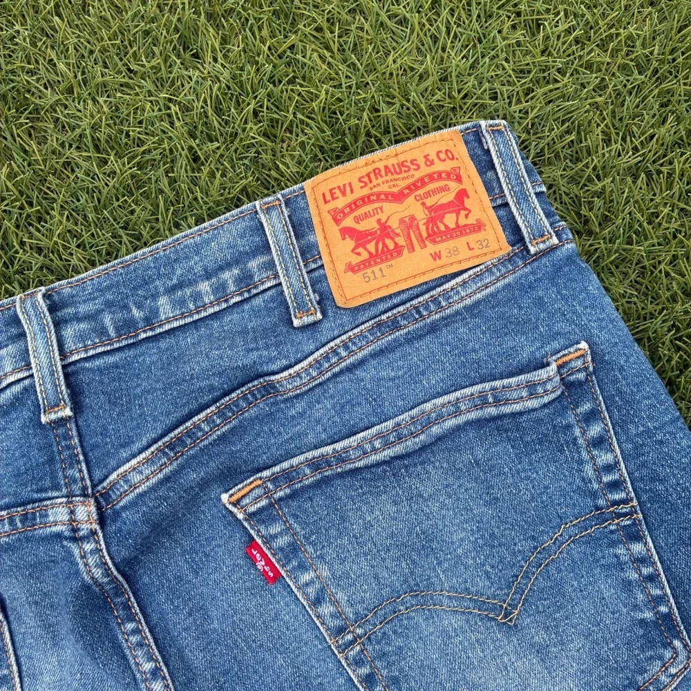 Levis 511 Slim Fit Jeans Mens 37x32 Medium Wash Blue Stretch Denim Pants